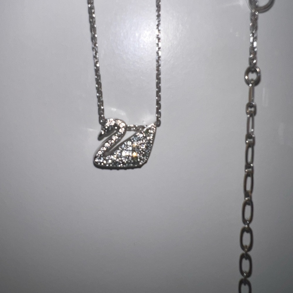 Swarovski crystal swan necklace missing stones